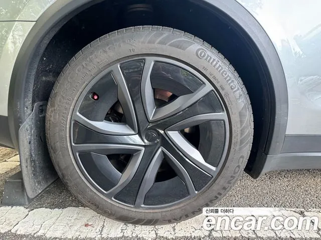 Tesla Model X — Фото автомобиля 17