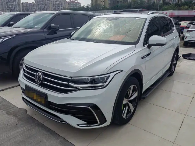 Фотография автомобиля — Volkswagen Tiguan L
