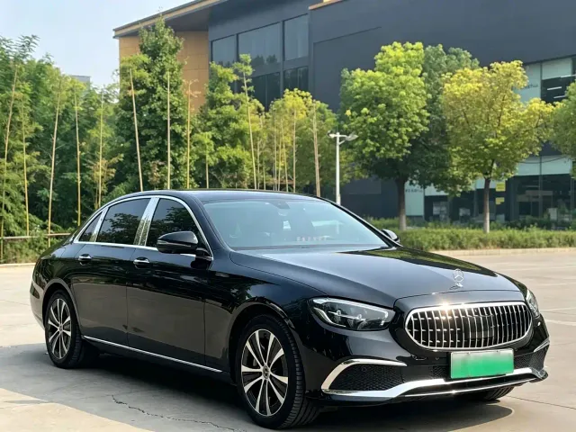 Mercedes-Benz E-Class — Фото автомобиля 3