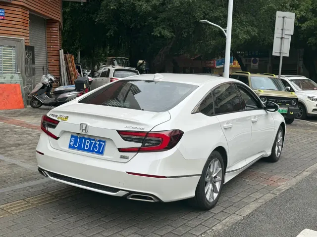 Honda Accord — Фото автомобиля 6