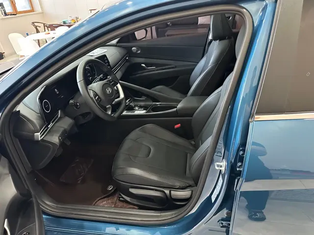Hyundai Elantra — Фото автомобиля 6