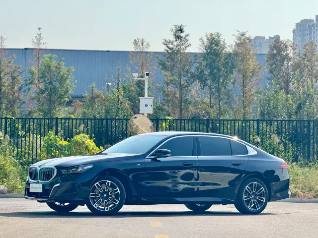 Фотография автомобиля — BMW 5 Series