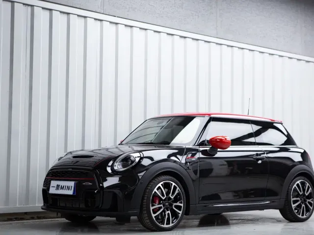 Фотография автомобиля — MINI John Cooper Works