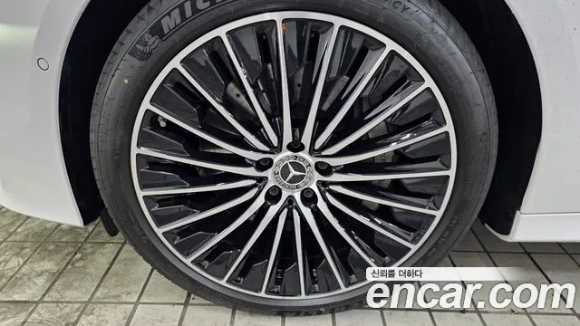Mercedes-Benz E-Class — Фото автомобиля 5