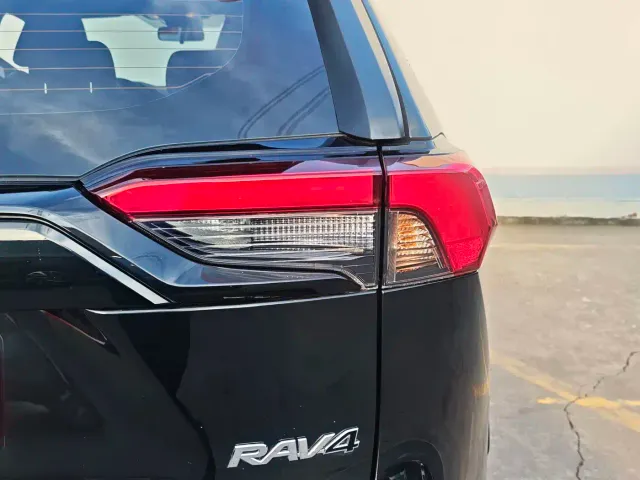 Toyota RAV4 — Фото автомобиля 9
