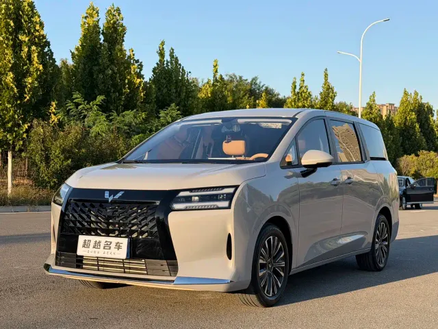 Фотография автомобиля — Wuling Starlight 730
