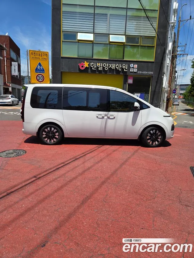 Фотография автомобиля — Hyundai Staria