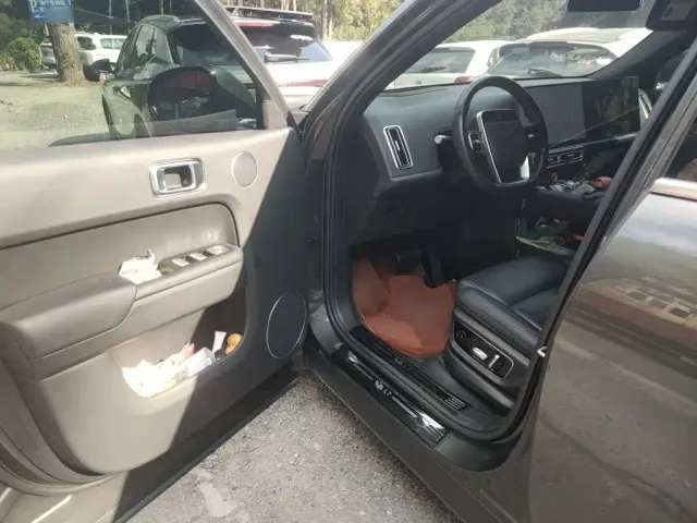 Li Auto L7 — Фото автомобиля 12