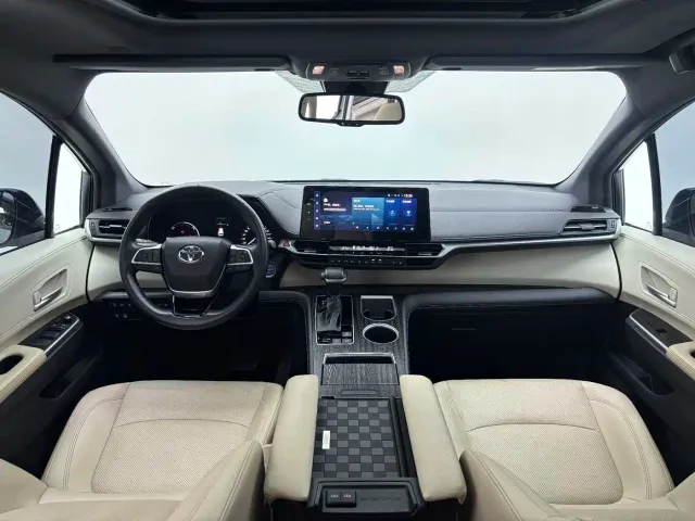 Toyota Sienna — Фото автомобиля 10
