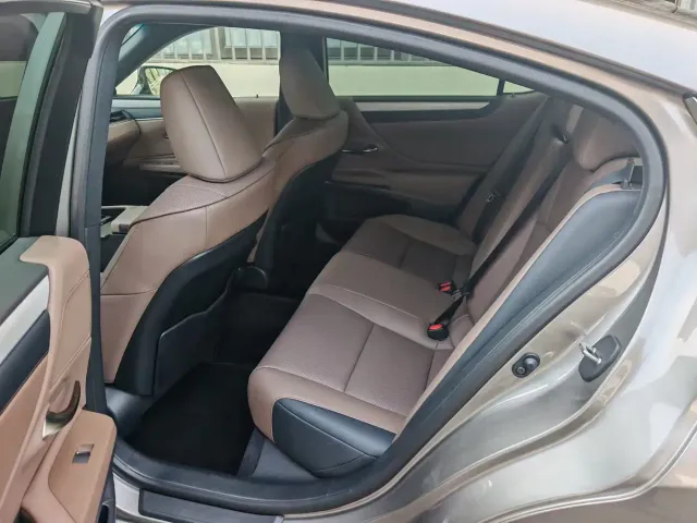 Lexus ES — Фото автомобиля 4