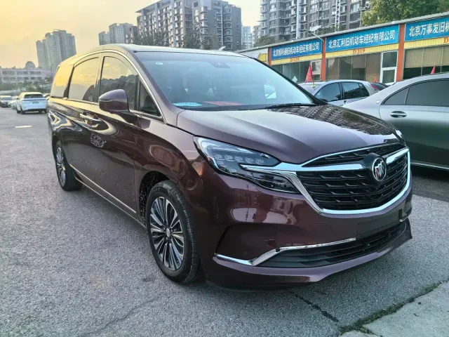 Buick GL8 — Фото автомобиля 2