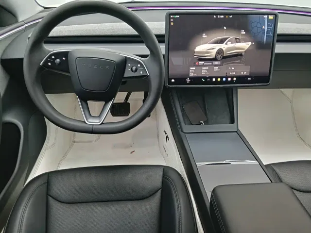 Tesla Model 3 — Фото автомобиля 11
