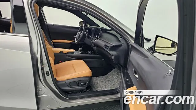 Lexus UX — Фото автомобиля 12