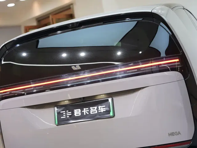 Li Auto MEGA — Фото автомобиля 9