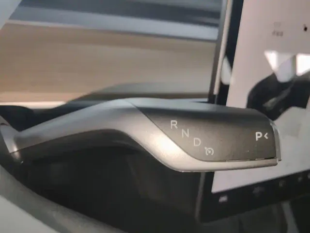 Tesla Model 3 — Фото автомобиля 13