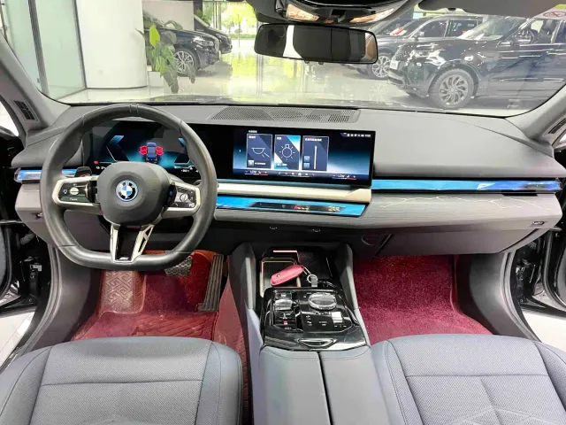 BMW i5 — Фото автомобиля 4