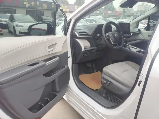 Toyota Sienna — Фото автомобиля 15