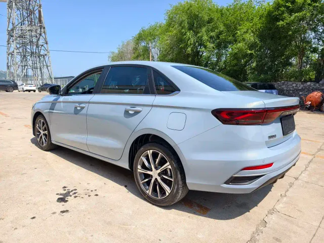 Geely Emgrand — Фото автомобиля 9
