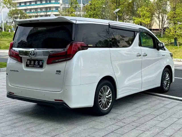 Toyota Alphard — Фото автомобиля 6