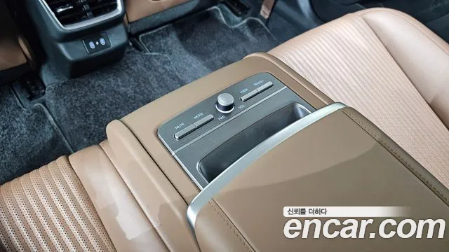 Hyundai Grandeur Grandeur (GN7) 2.5 Бензин 2WD — Фото автомобиля 15