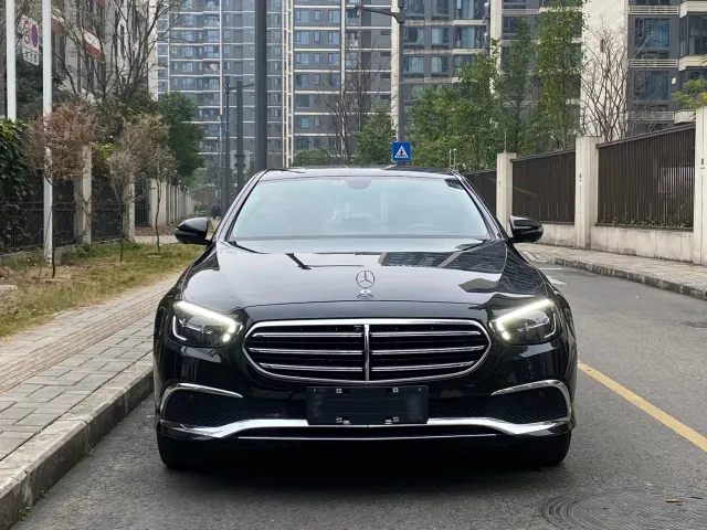 Mercedes-Benz E-Class — Фото автомобиля 2