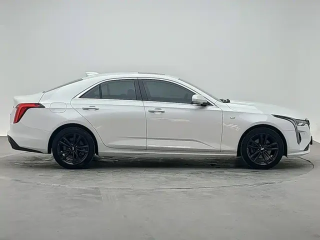 Cadillac CT4 — Фото автомобиля 4