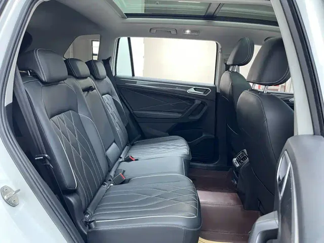 Volkswagen Tiguan L — Фото автомобиля 14