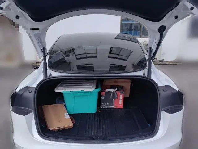 Tesla Model 3 — Фото автомобиля 15