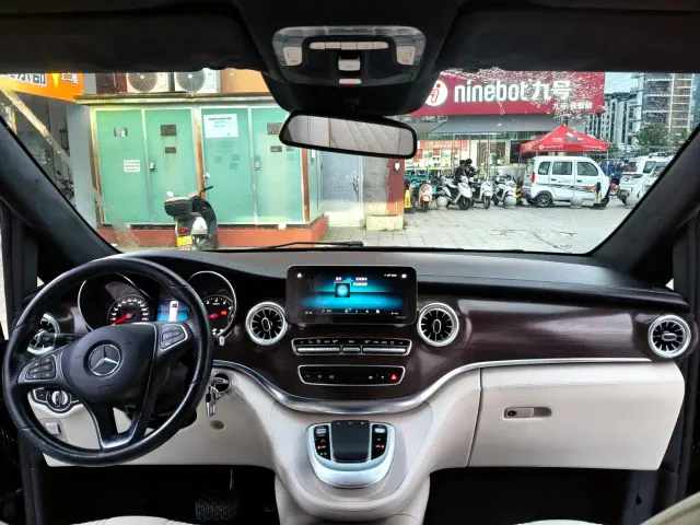Mercedes-Benz V-Class — Фото автомобиля 12