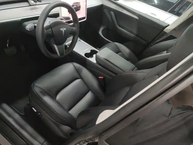 Tesla Model Y — Фото автомобиля 14