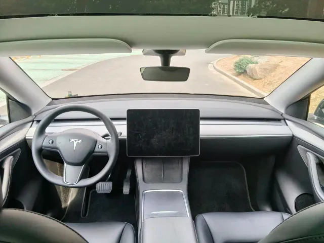 Tesla Model Y — Фото автомобиля 4