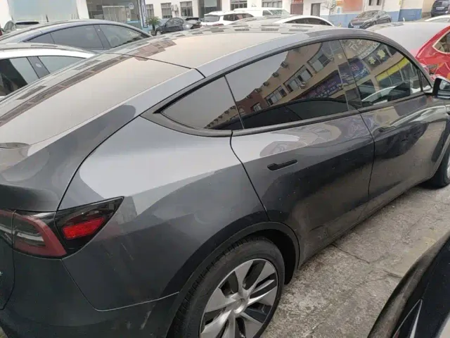 Tesla Model Y — Фото автомобиля 6