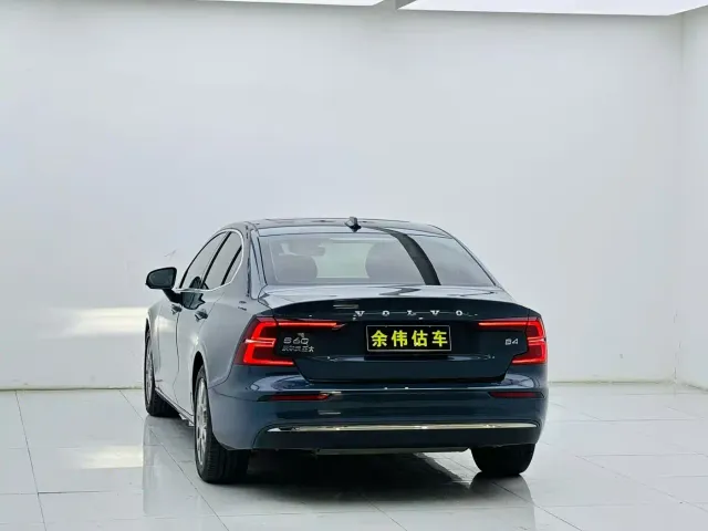 Volvo S60 — Фото автомобиля 7