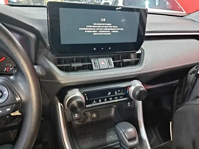 Toyota RAV4 — Фото автомобиля 12