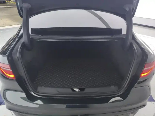 Jaguar XEL — Фото автомобиля 4