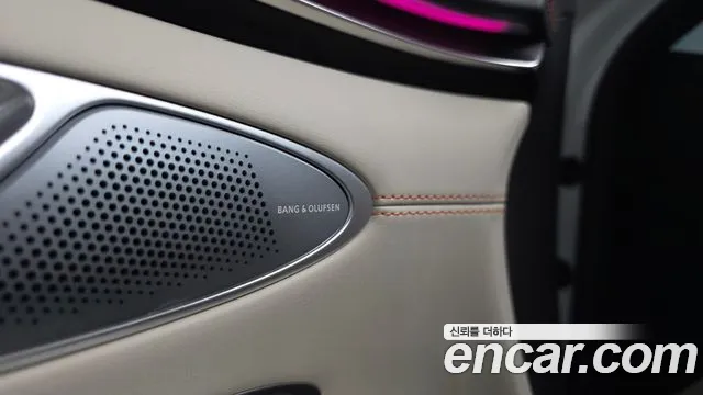 Genesis GV70 — Фото автомобиля 24