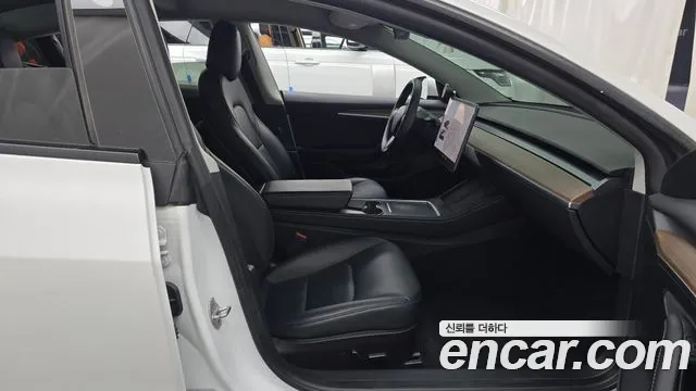 Tesla Model 3 — Фото автомобиля 16
