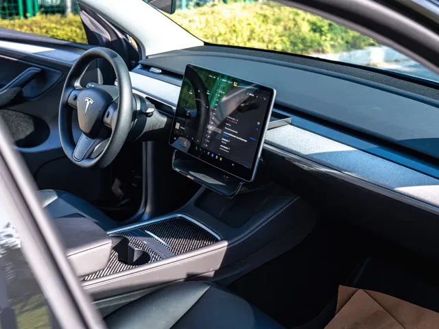 Tesla Model Y — Фото автомобиля 10