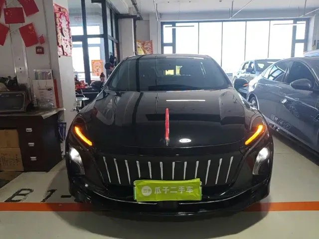 Hongqi E-QM5 — Фото автомобиля 2