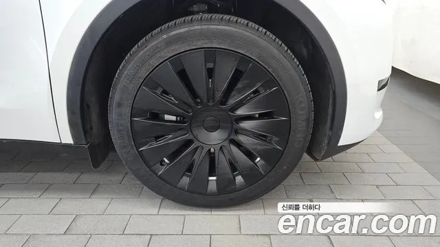 Tesla Model Y — Фото автомобиля 6