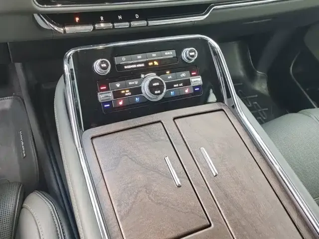 Lincoln Navigator — Фото автомобиля 13