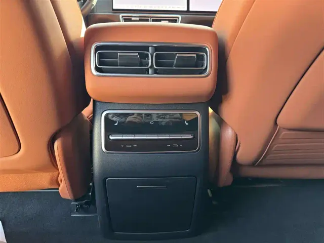 Li Auto L7 — Фото автомобиля 11
