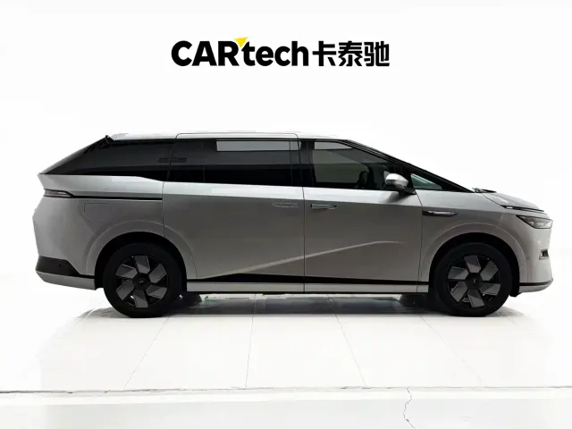 Xpeng X9 — Фото автомобиля 4