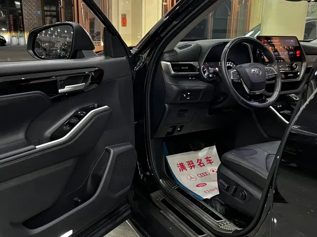 Toyota Highlander — Фото автомобиля 9