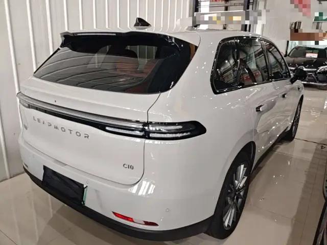 Leapmotor C10 — Фото автомобиля 6
