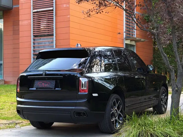 Rolls-Royce Cullinan — Фото автомобиля 13
