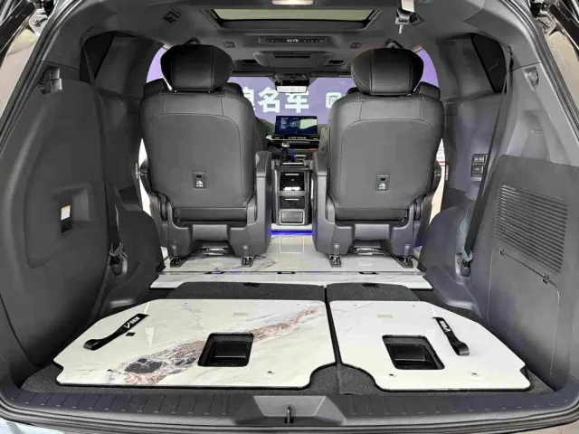 Toyota Sienna — Фото автомобиля 10