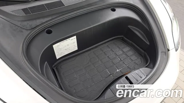 Tesla Model 3 — Фото автомобиля 6