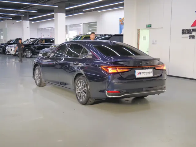 Lexus ES — Фото автомобиля 5