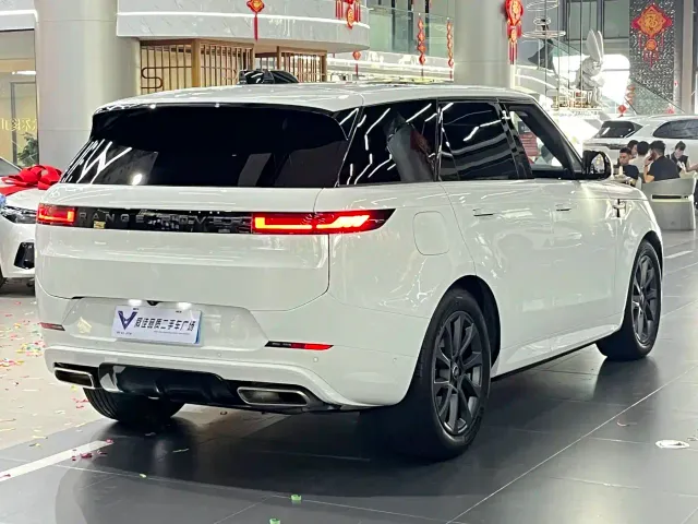 Land Rover Range Rover Sport — Фото автомобиля 7